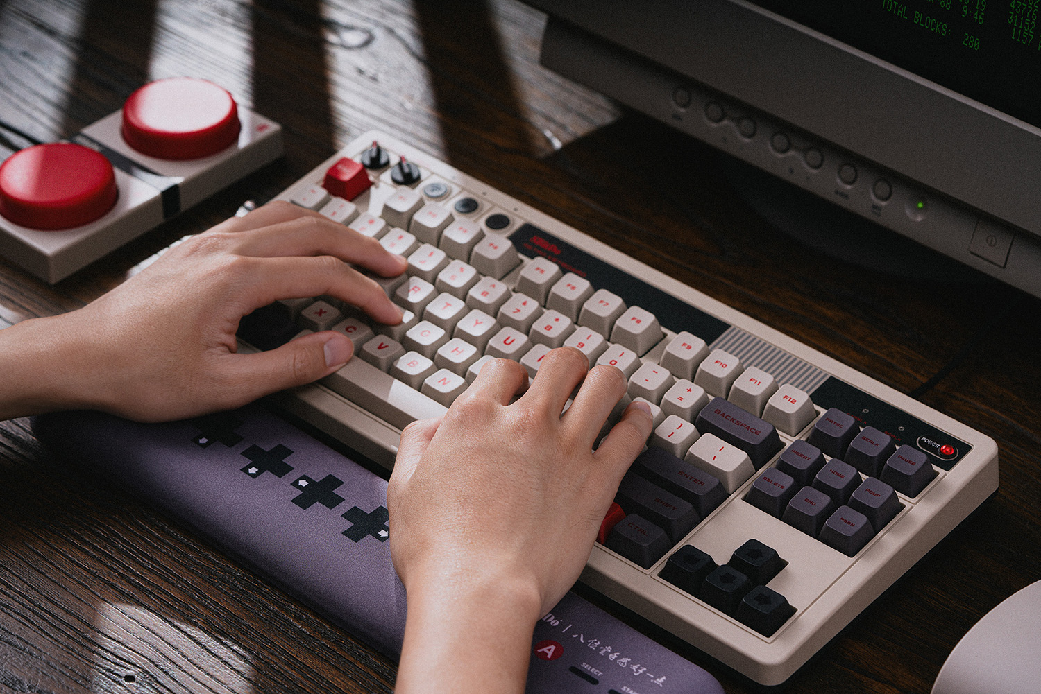 8Bitdo Retro Mechanical Keyboa - đánh giá và giá Retro Pc Gaming
